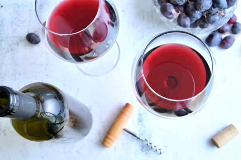 Vinos y cervezas ¿Cuál bebida se vende más en España?